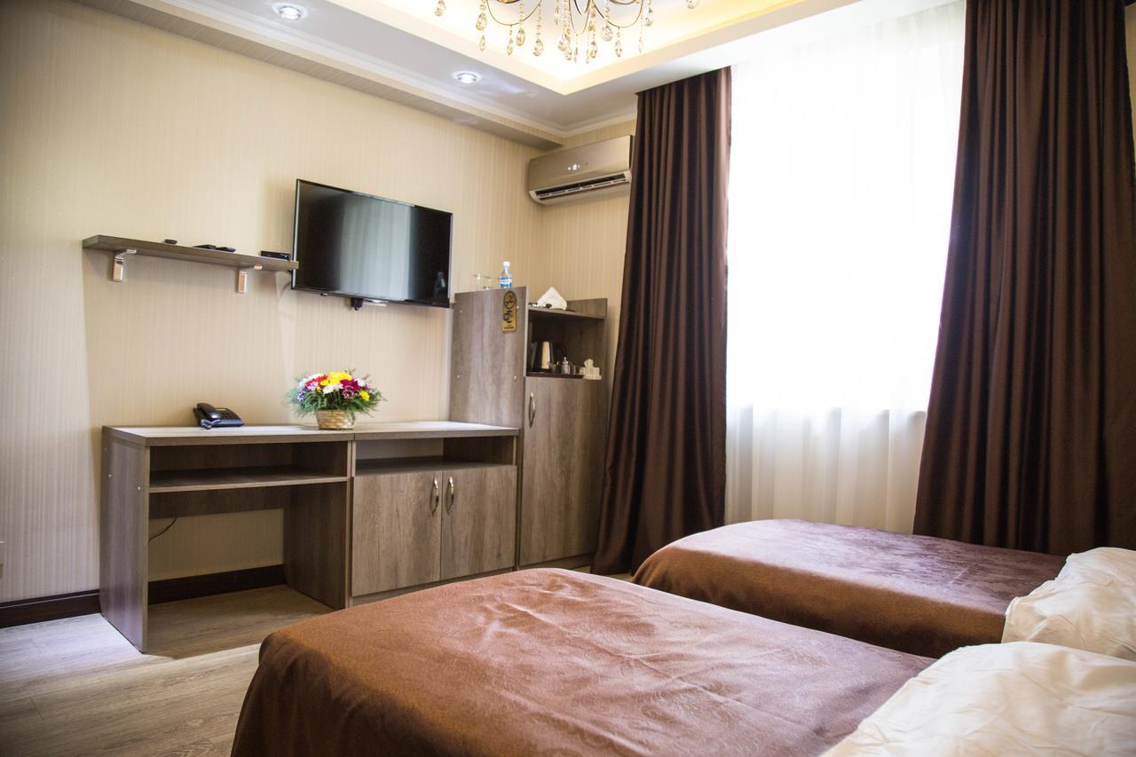 De'Mar Hotel Бишкек Екстериор снимка