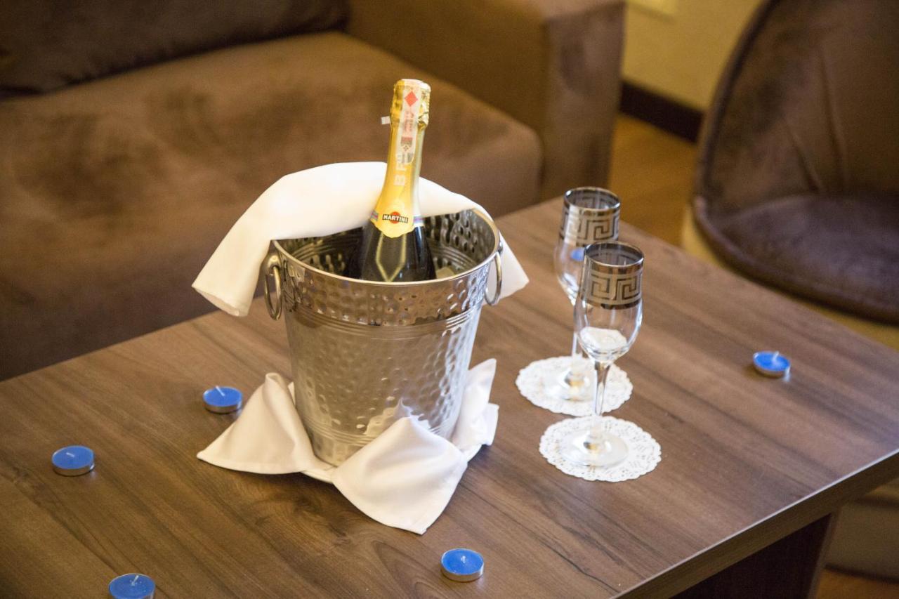 De'Mar Hotel Бишкек Екстериор снимка