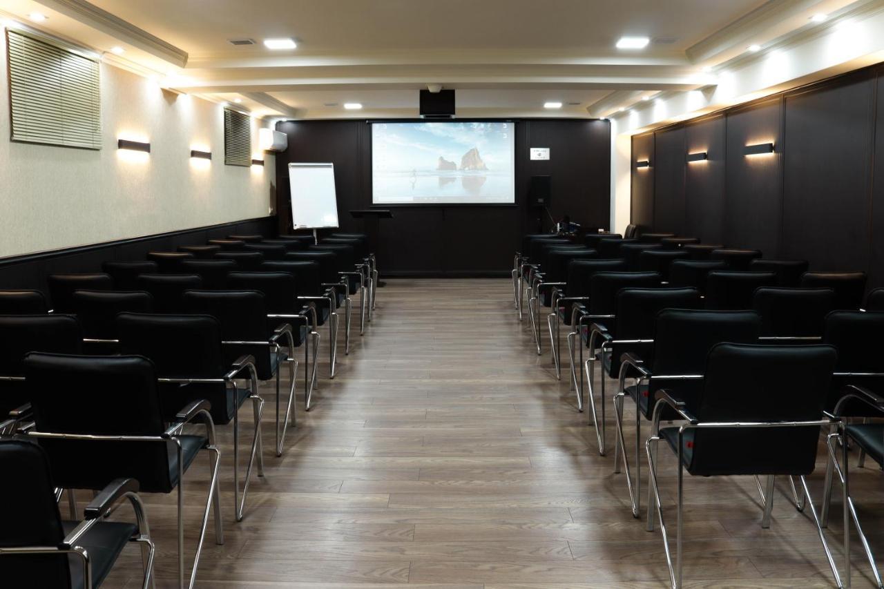 De'Mar Hotel Бишкек Екстериор снимка